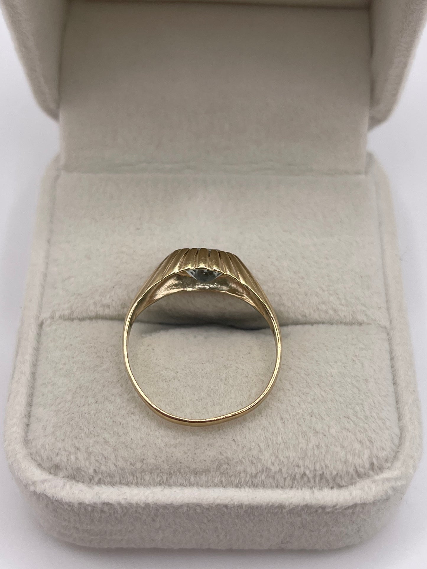 9ct gold aquamarine ring