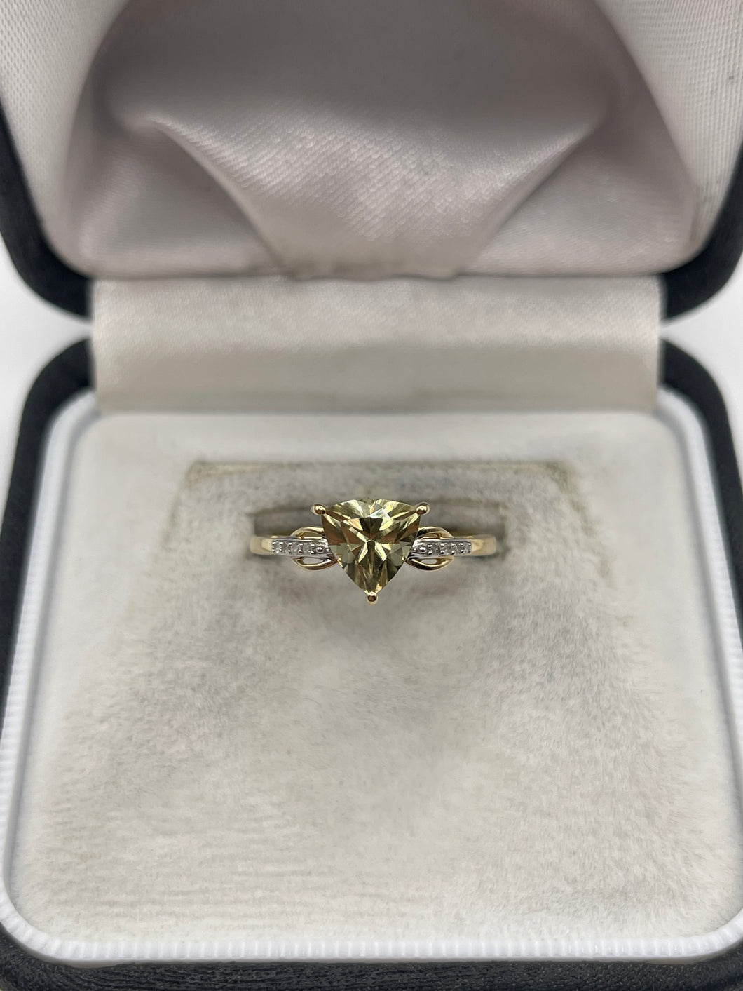 9ct gold quartz and diamond ring