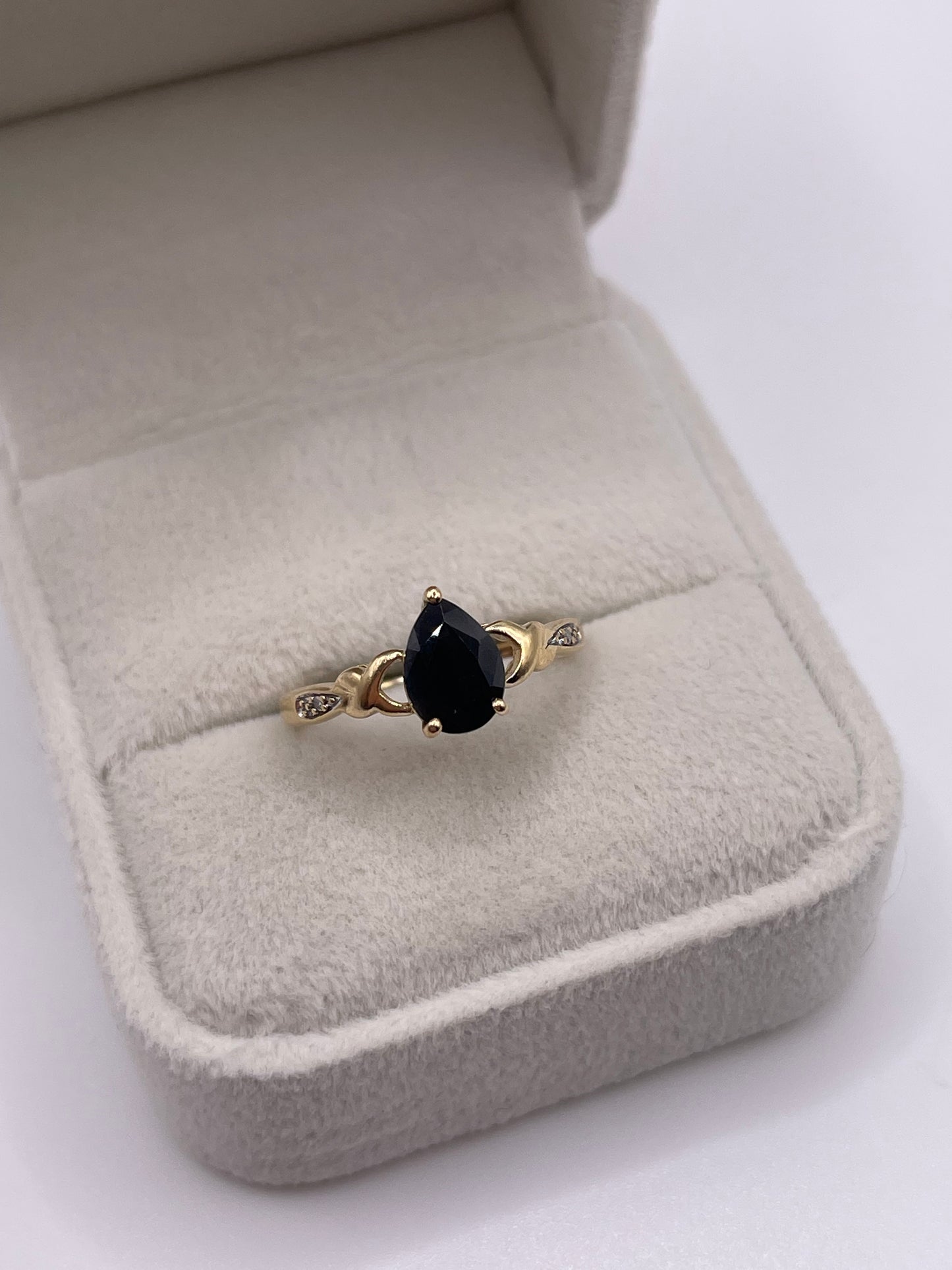 9ct gold sapphire and diamond ring