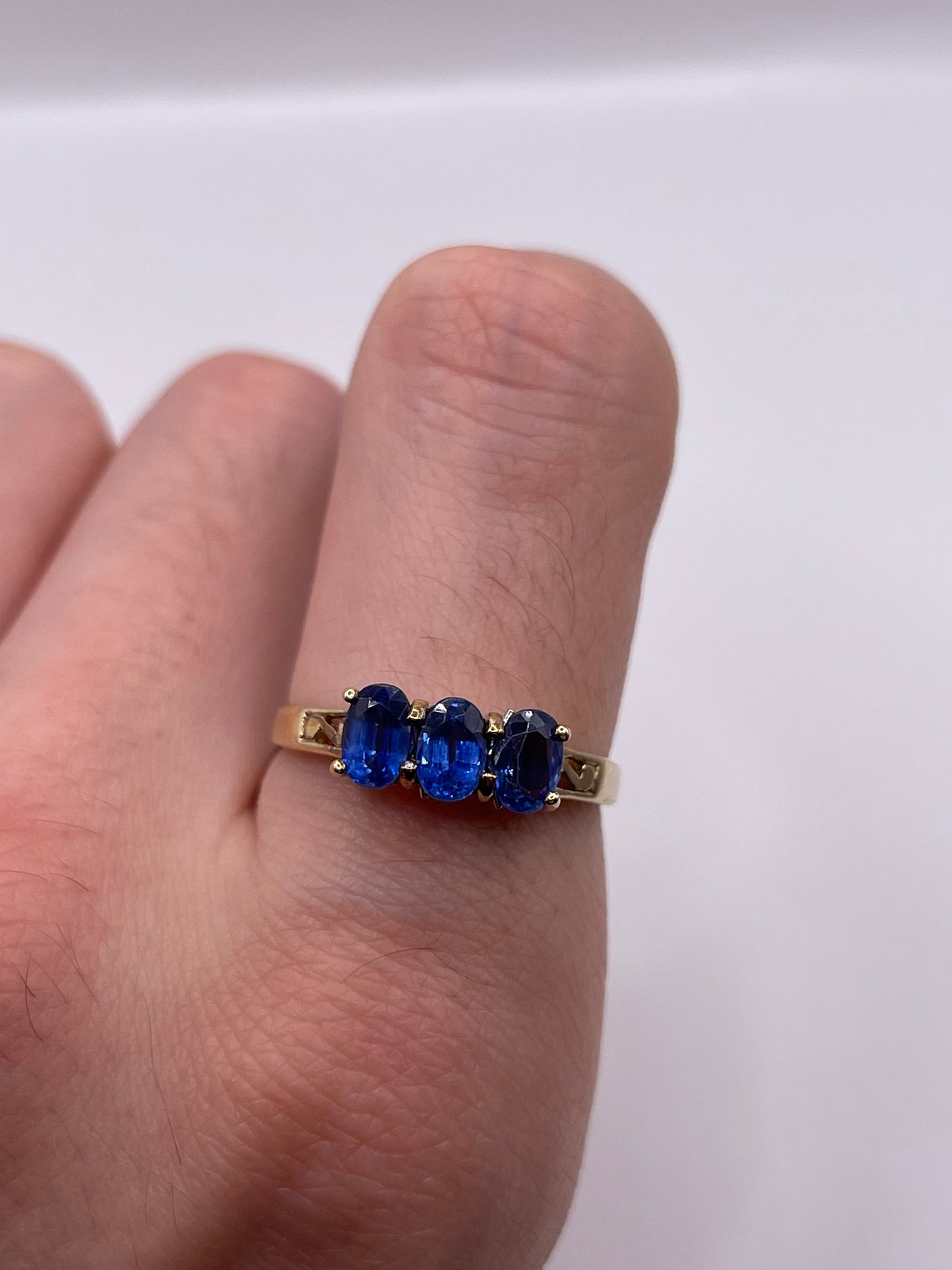 9ct gold kyanite ring