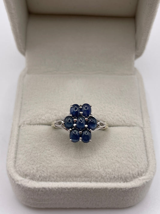 9ct white gold cabochon sapphire ring
