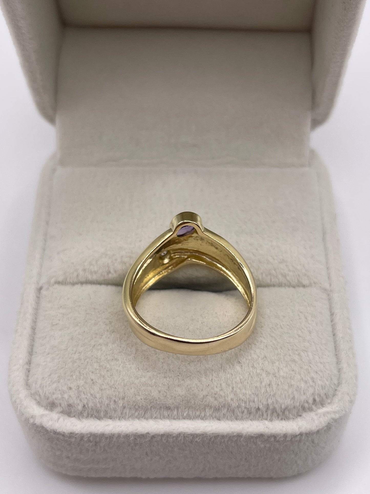 9ct gold amethyst and diamond ring