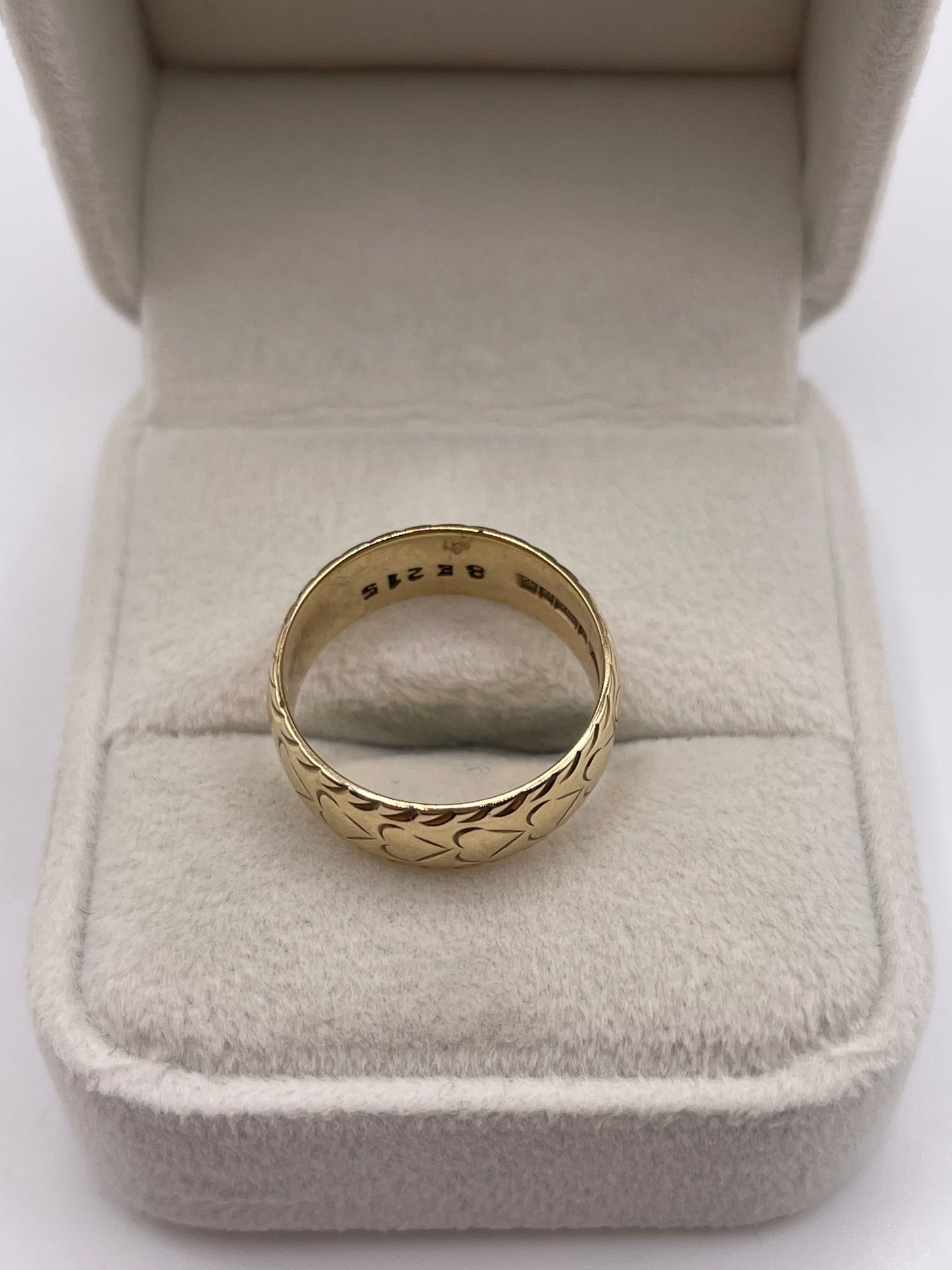 9ct gold patterned band