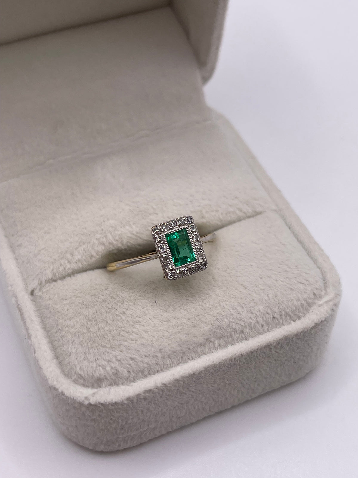 18ct gold platinum emerald and diamond ring