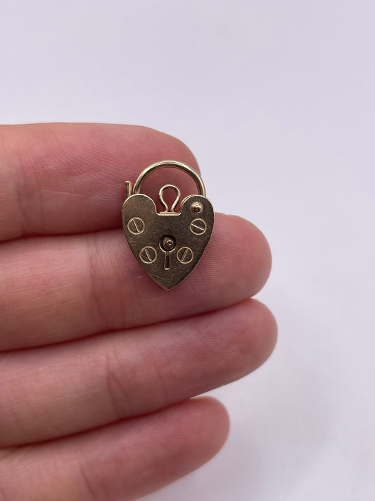 9ct gold padlock 3