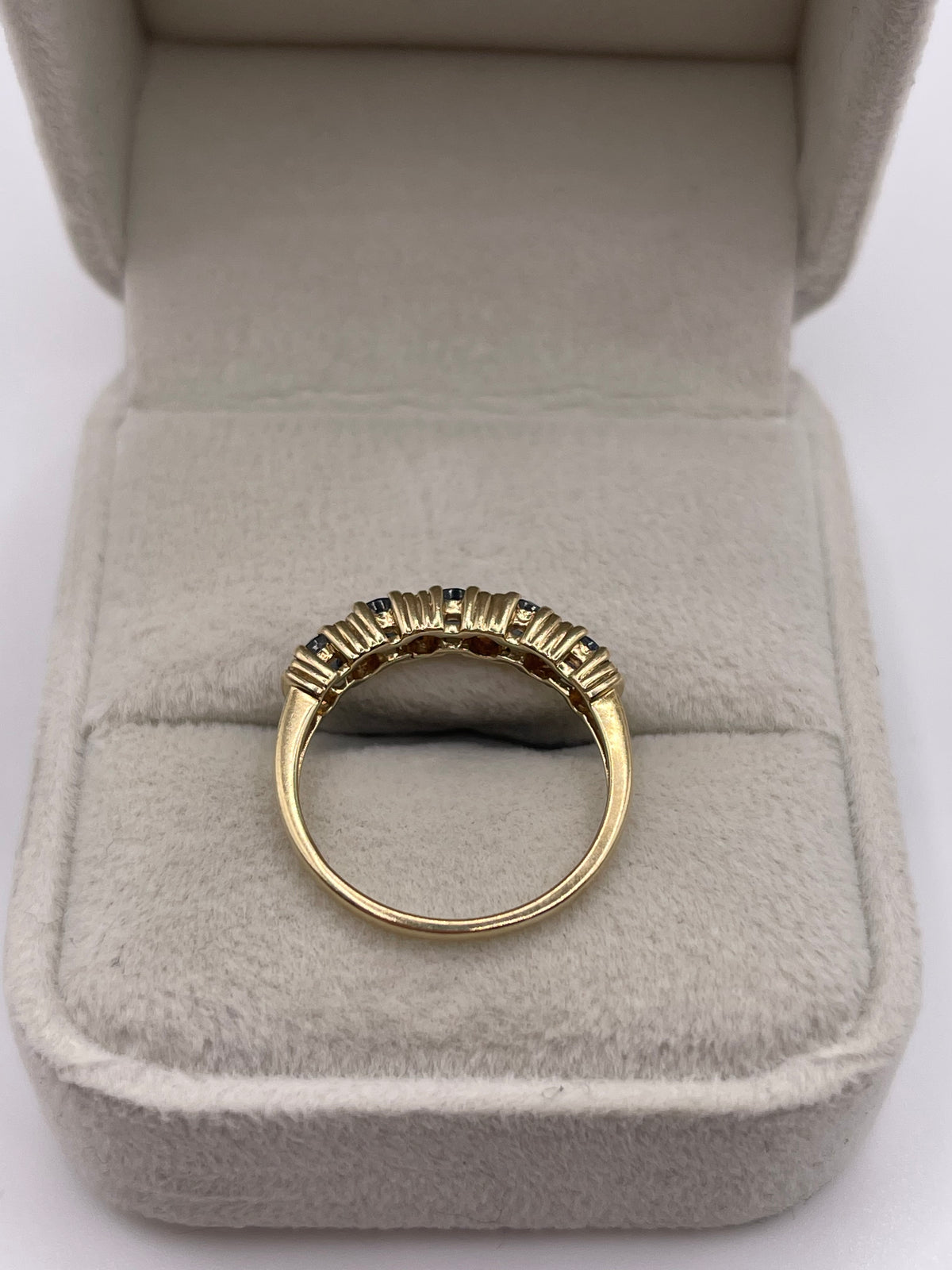9ct gold sapphire ring