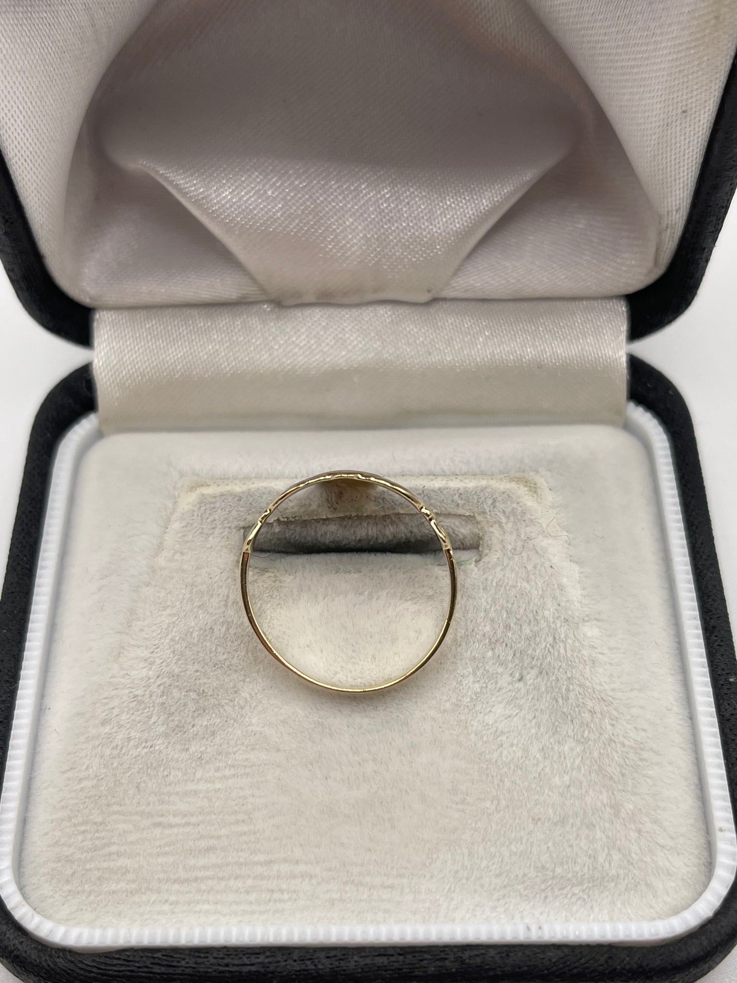9ct gold claddagh ring