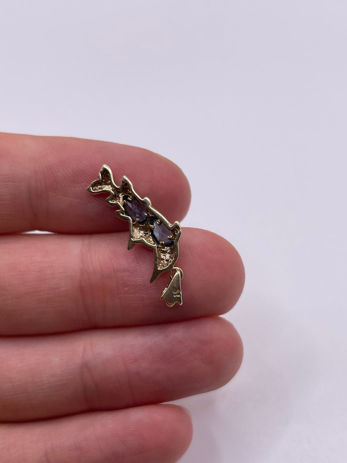 9ct gold topaz dolphin pendant