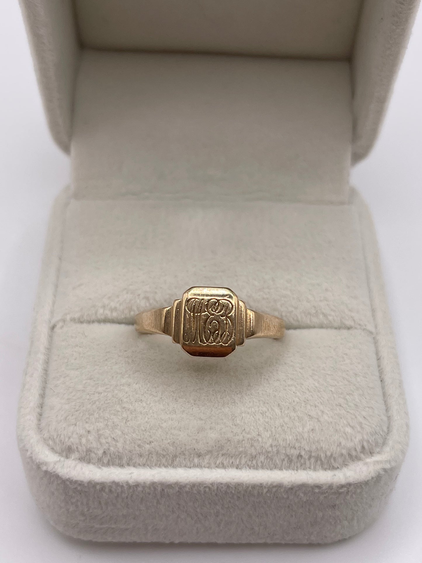 9ct gold initial signet ring