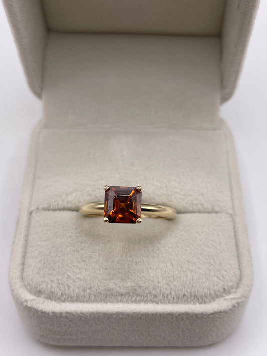9ct gold red zircon ring
