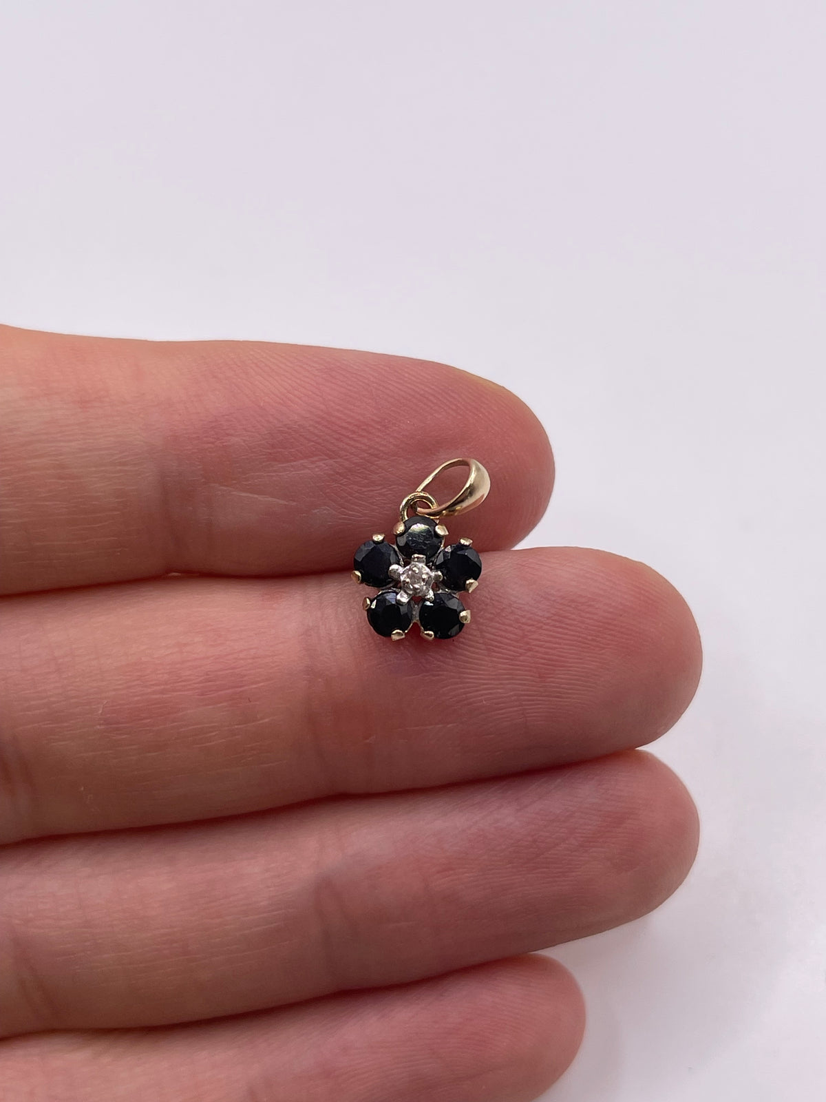 9ct gold sapphire and diamond pendant