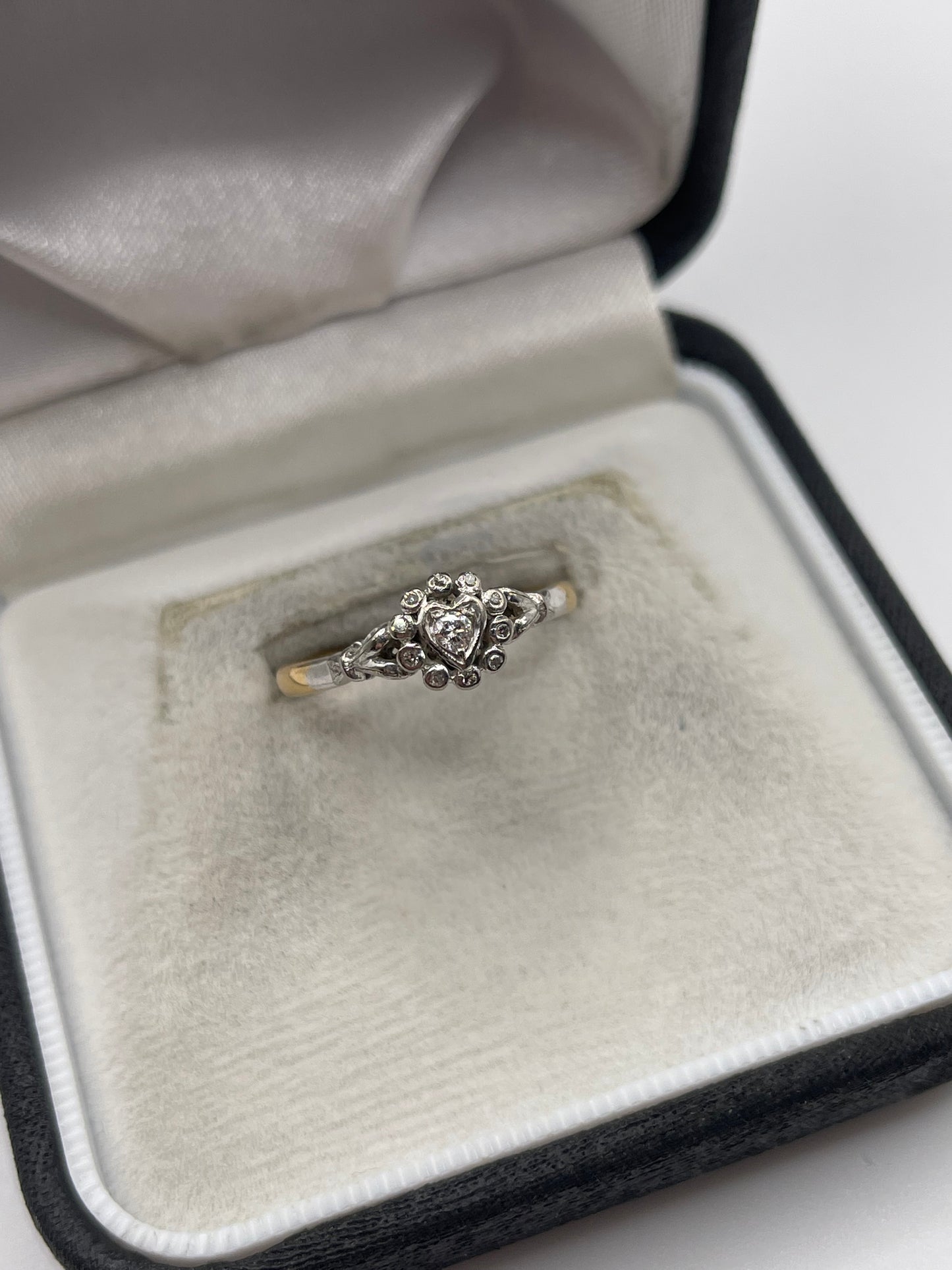 Antique 18ct gold platinum diamond ring