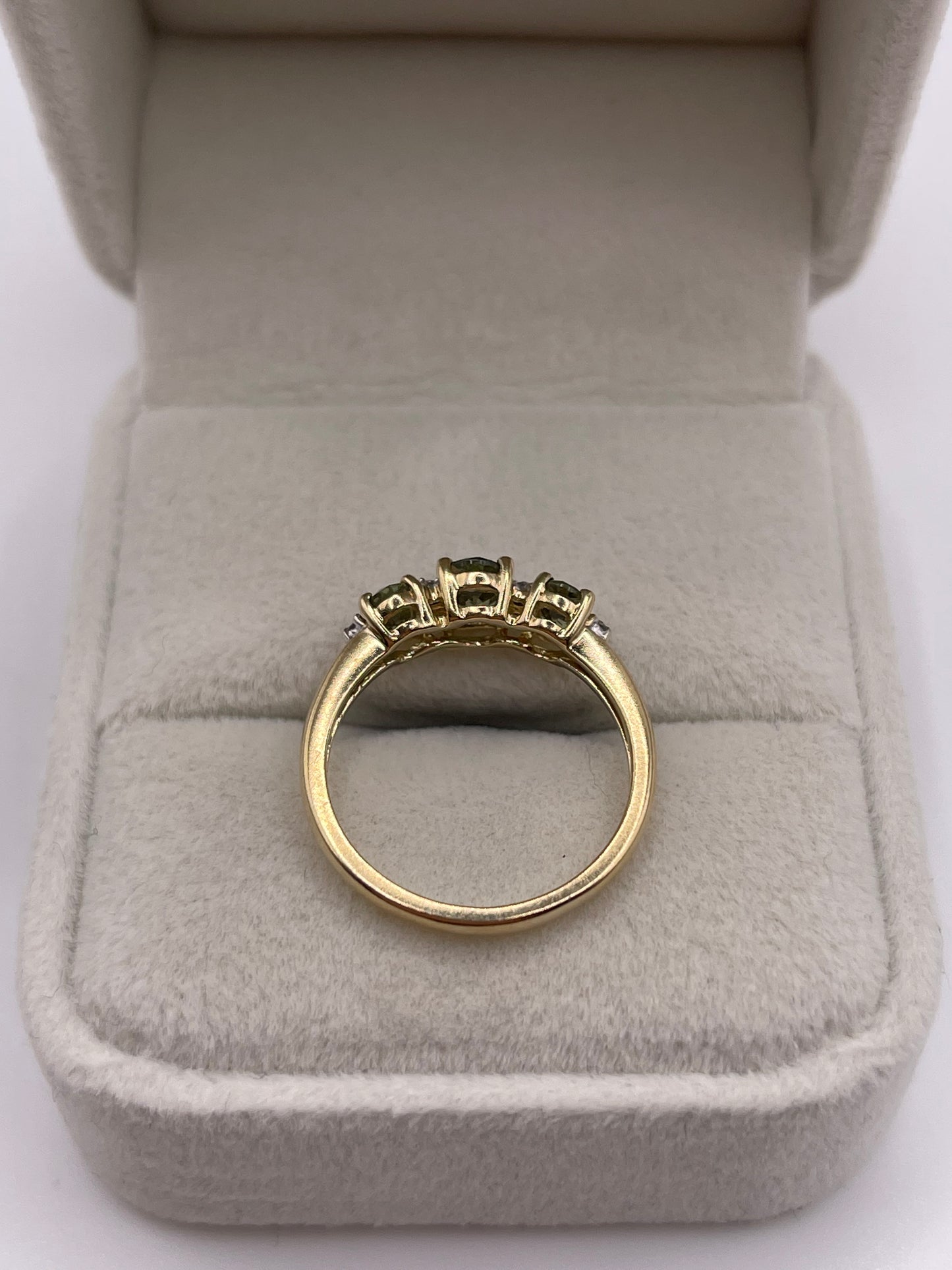 9ct gold green sapphire and diamond ring