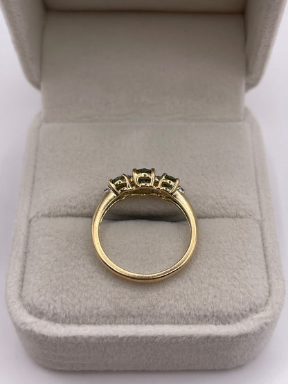 9ct gold green sapphire and diamond ring