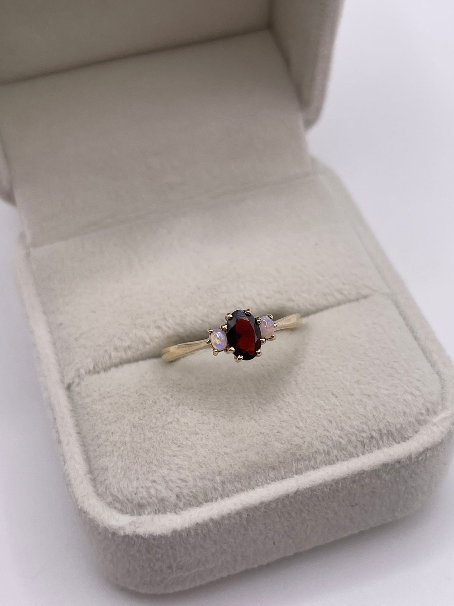 9ct gold garnet and opal ring