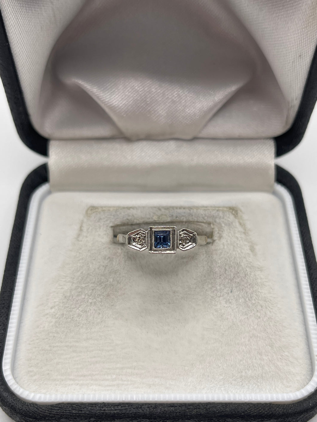 9ct gold platinum sapphire and diamond ring
