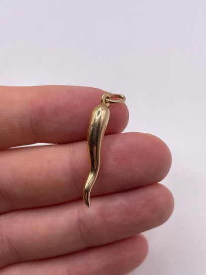 9ct gold horn of plenty pendant