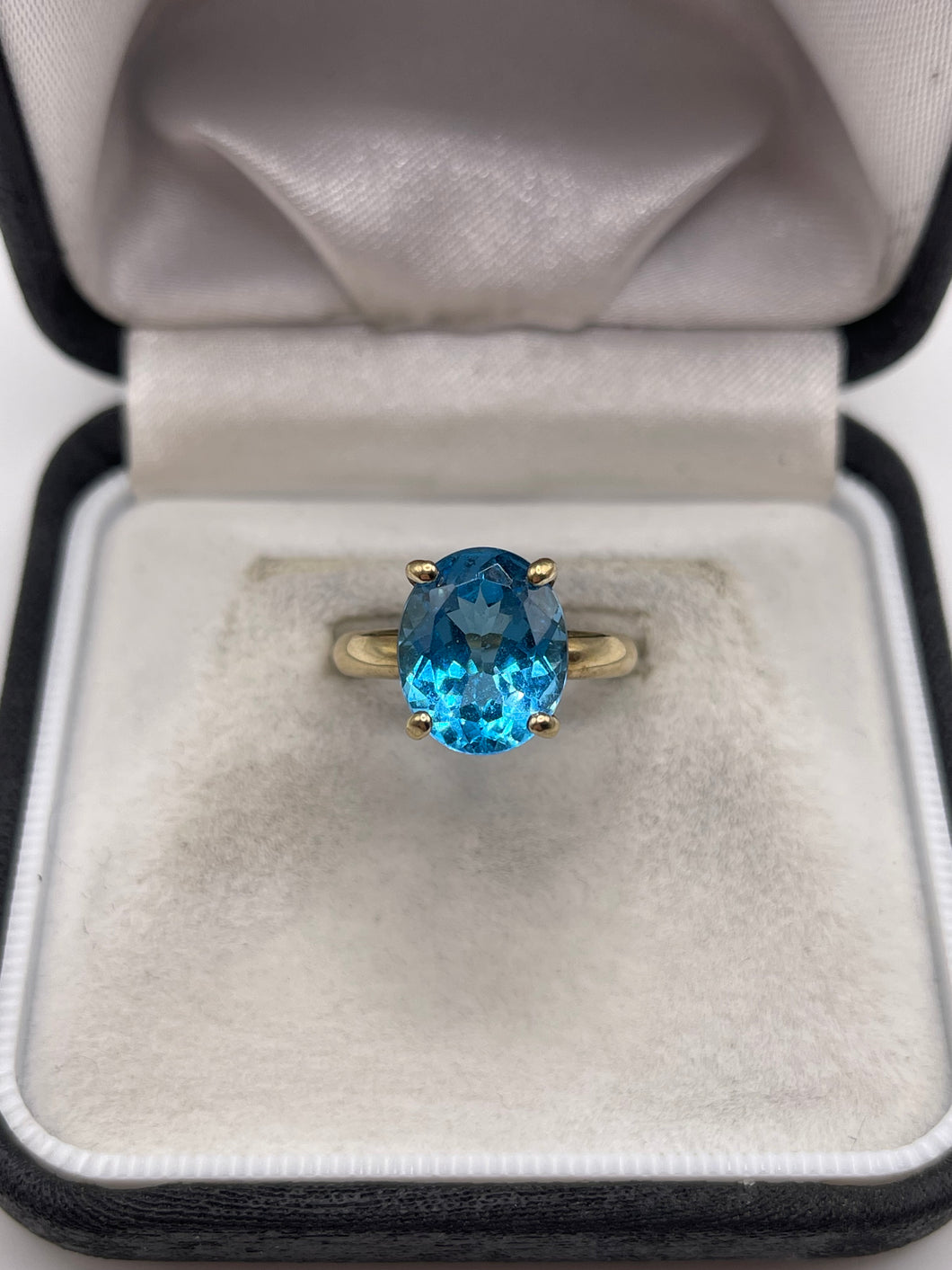 9ct gold blue topaz ring