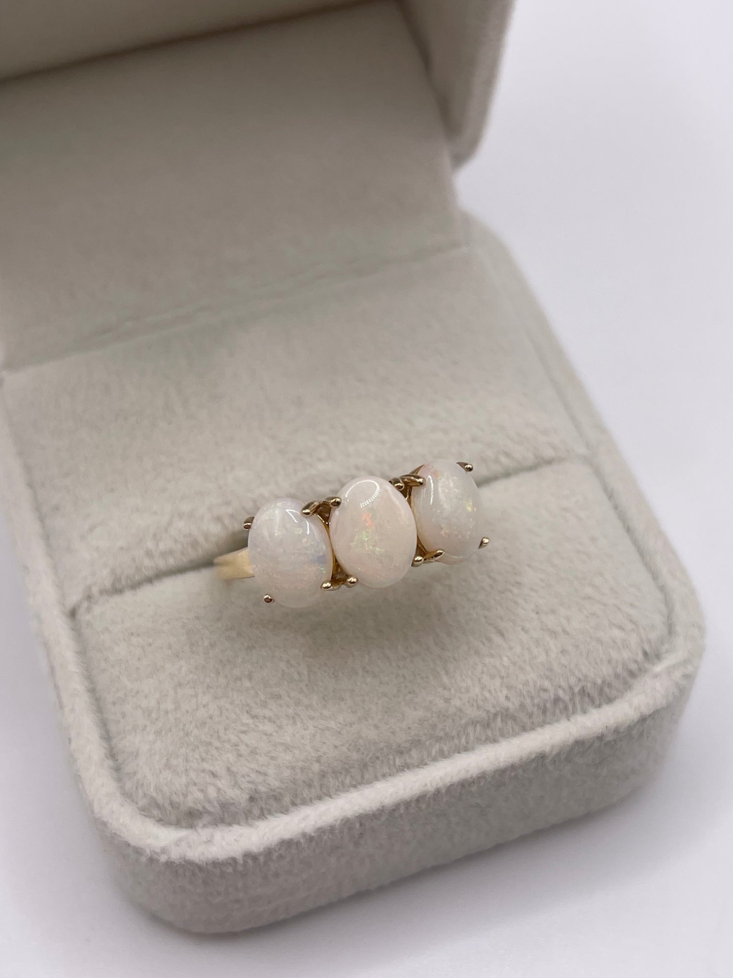 9ct gold opal ring
