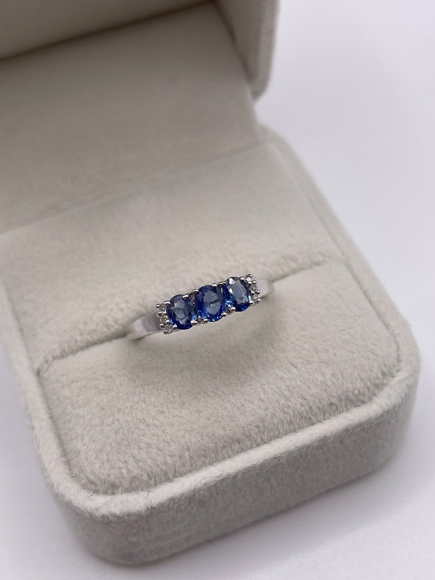 9ct white gold sapphire and diamond ring