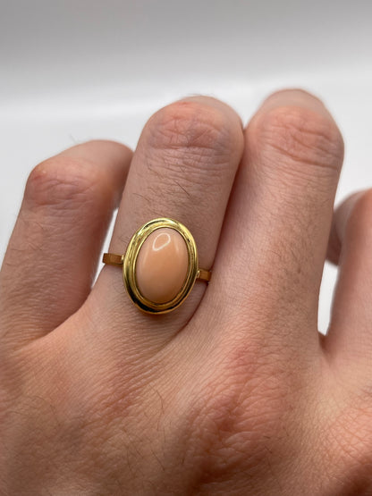 18ct gold coral ring