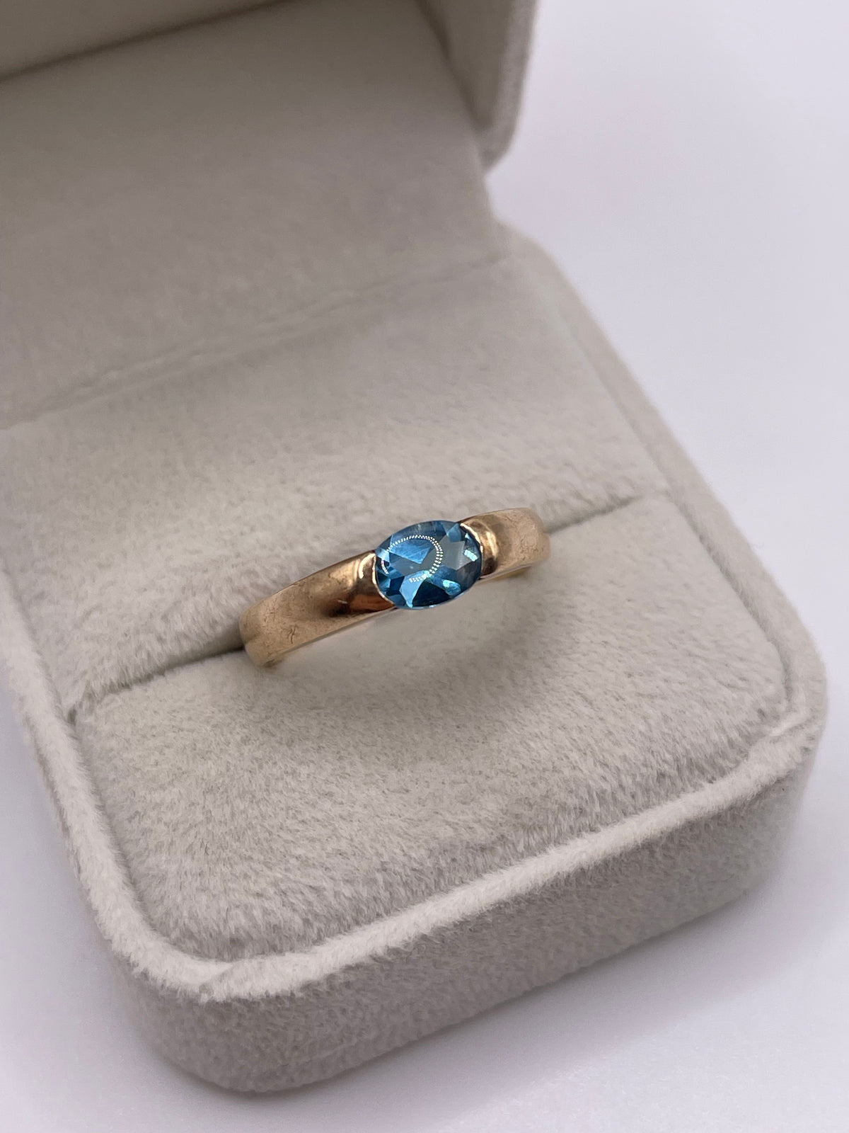 9ct gold blue topaz ring