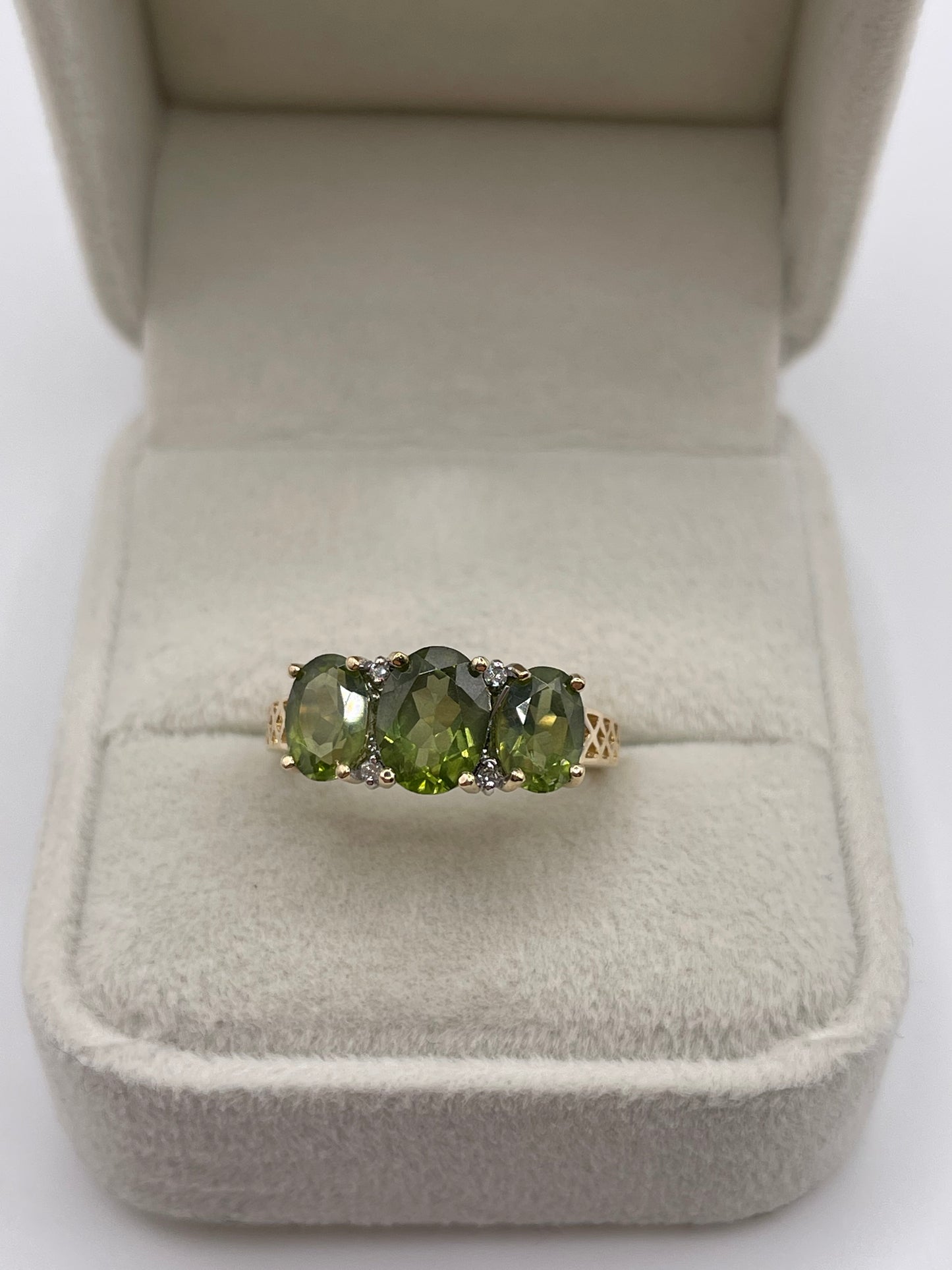 9ct gold quartz and diamond ring