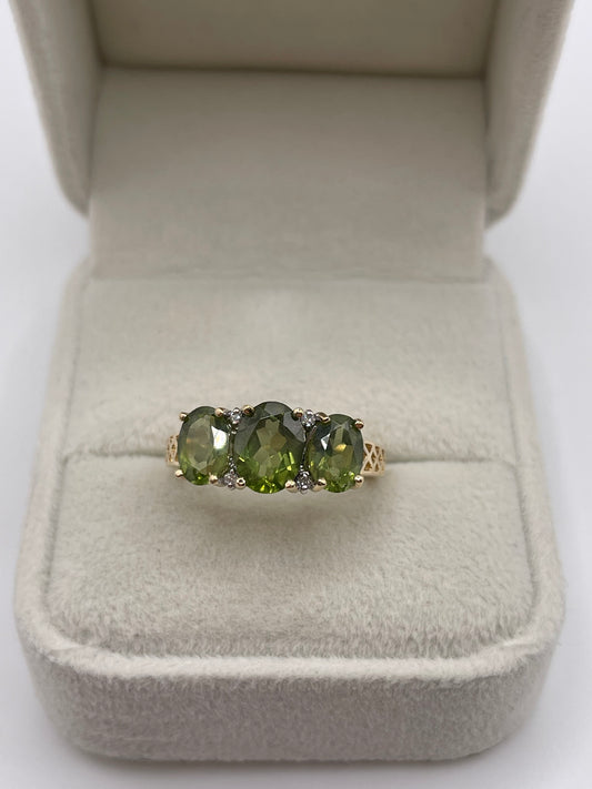 9ct gold quartz and diamond ring