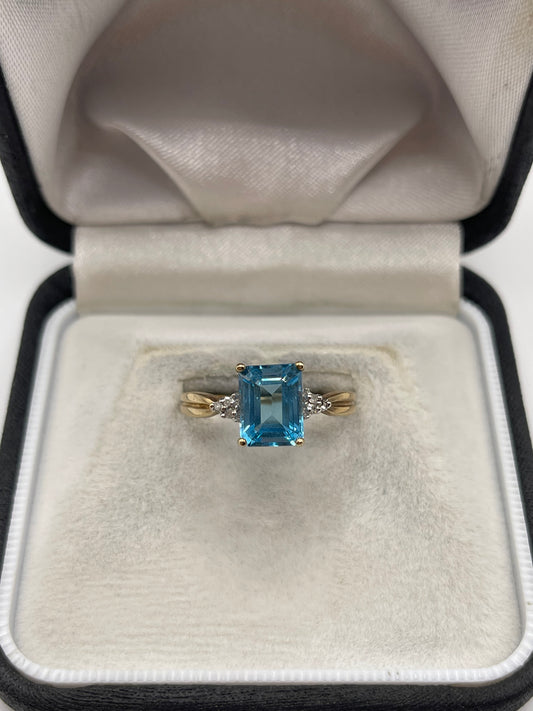9ct gold blue topaz and diamond ring