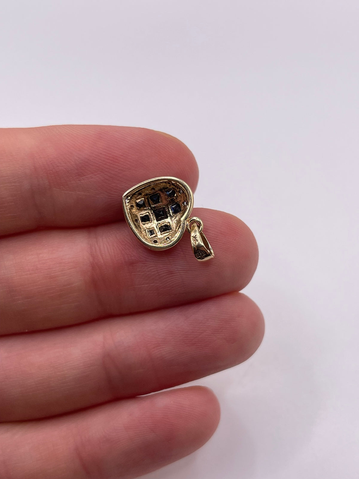9ct gold sapphire and diamond pendant