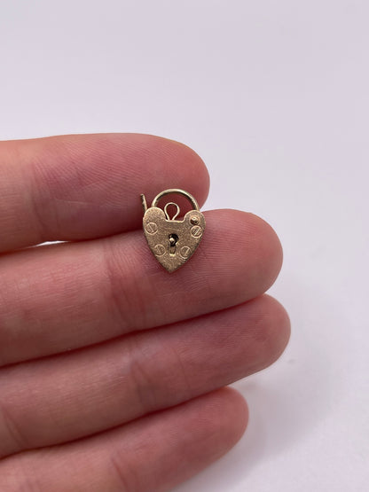 9ct gold padlock 1