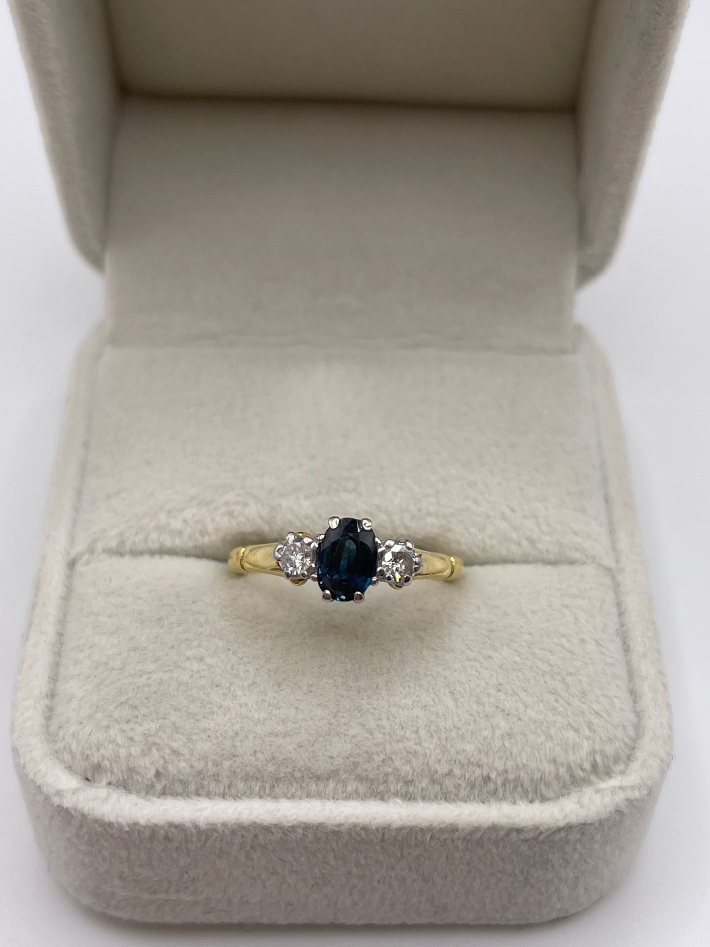18ct gold sapphire and diamond ring