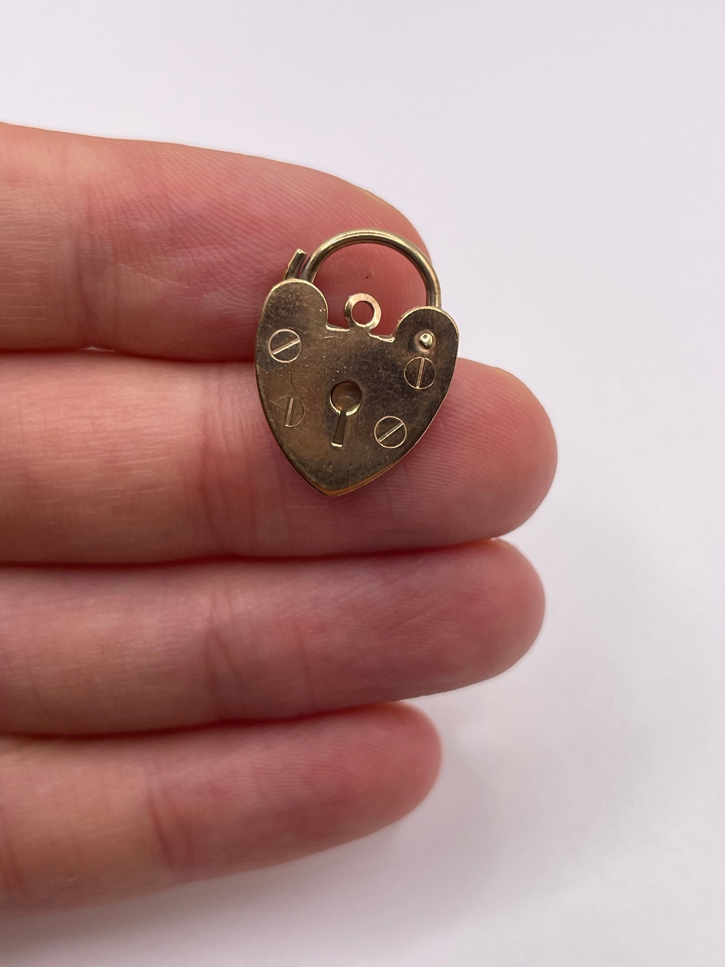 9ct gold padlock 2