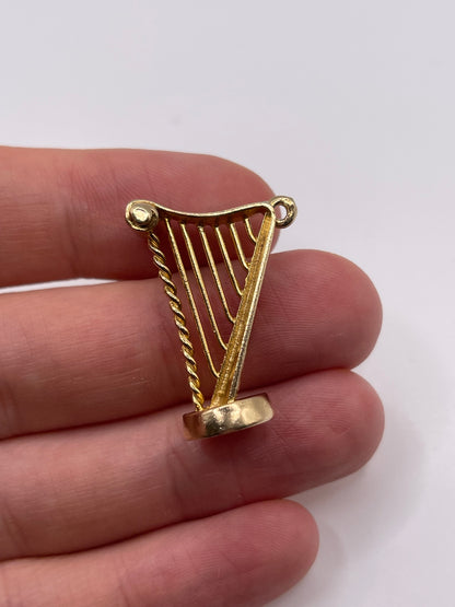 9ct gold harp pendant