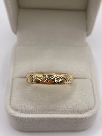 9ct gold patterned band