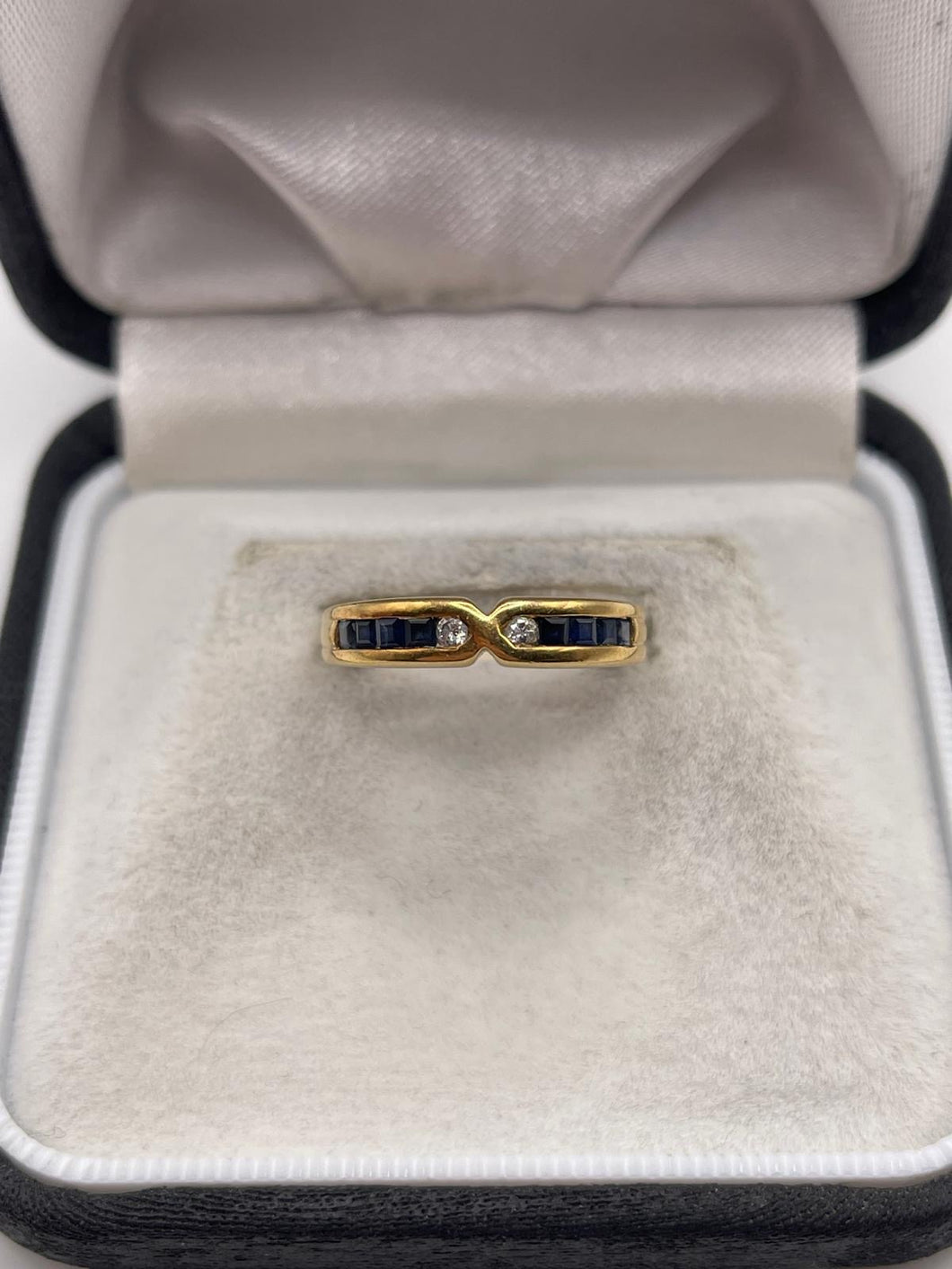 18ct gold sapphire and diamond ring