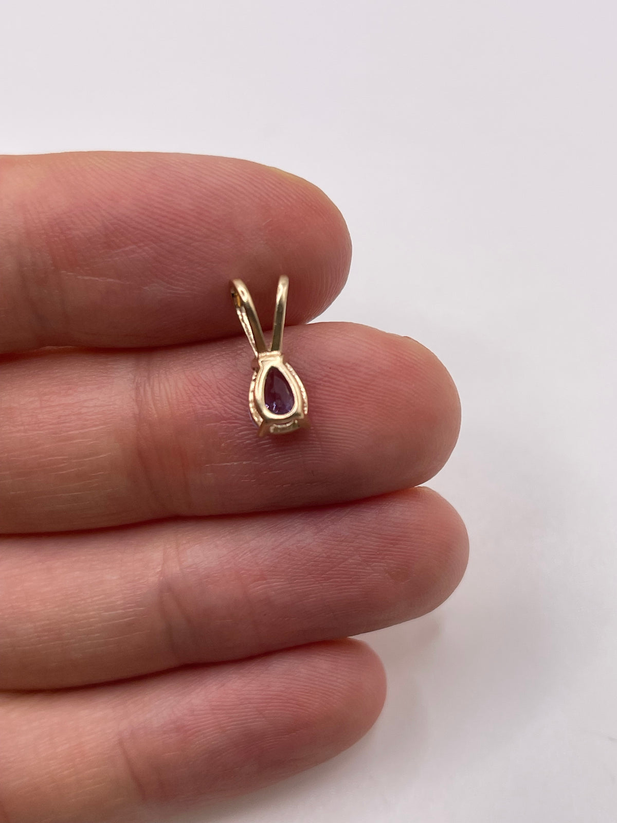 9ct gold tanzanite pendant