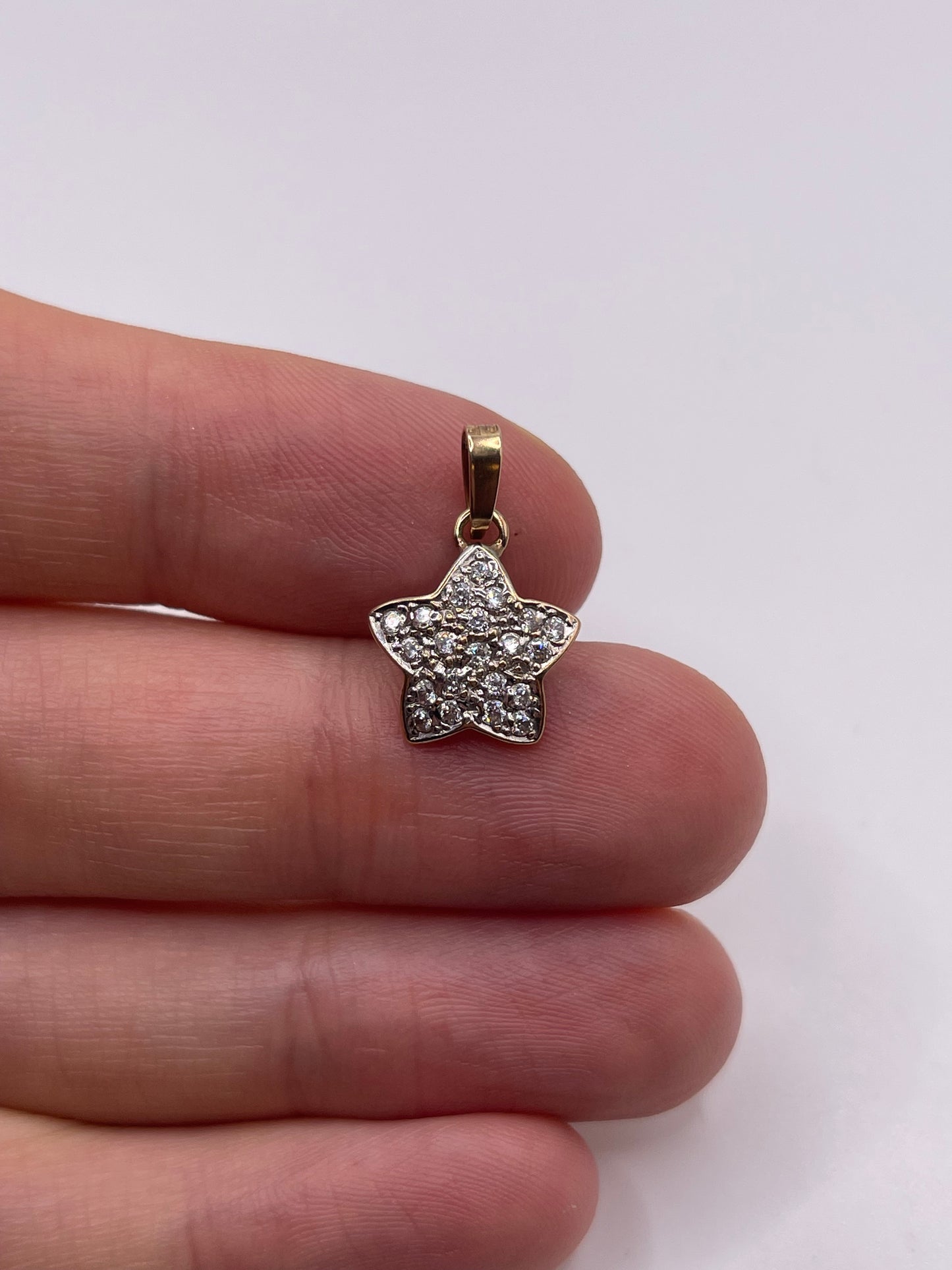 9ct gold cz star pendant