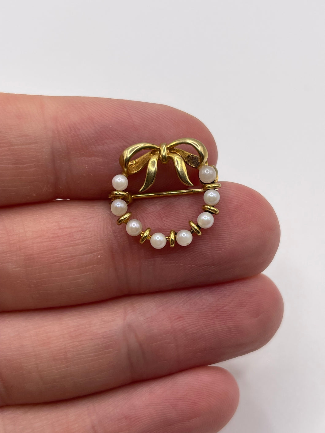 14ct gold pearl brooch