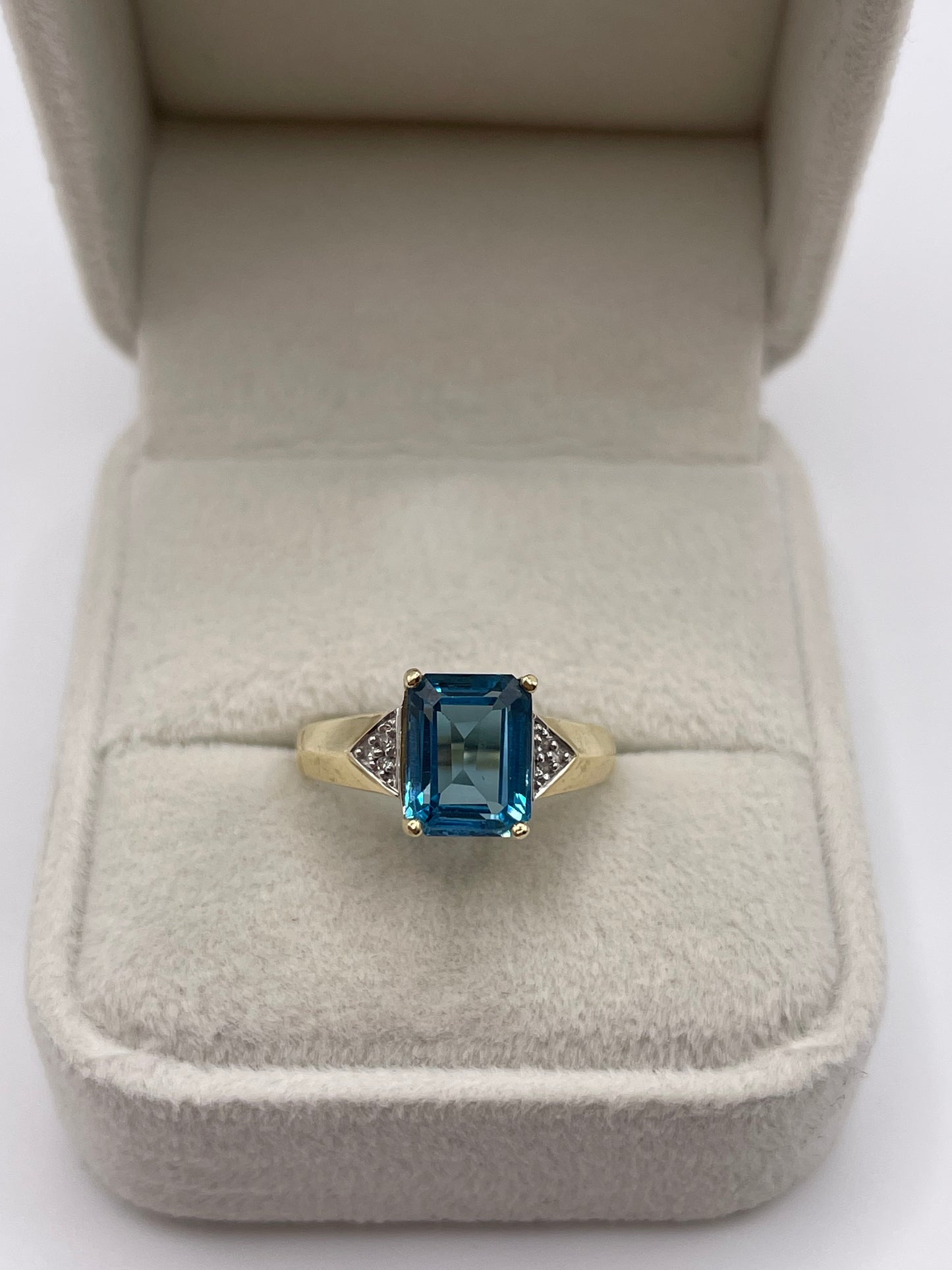 9ct gold topaz and diamond ring