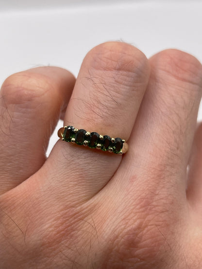 9ct gold green sapphire ring