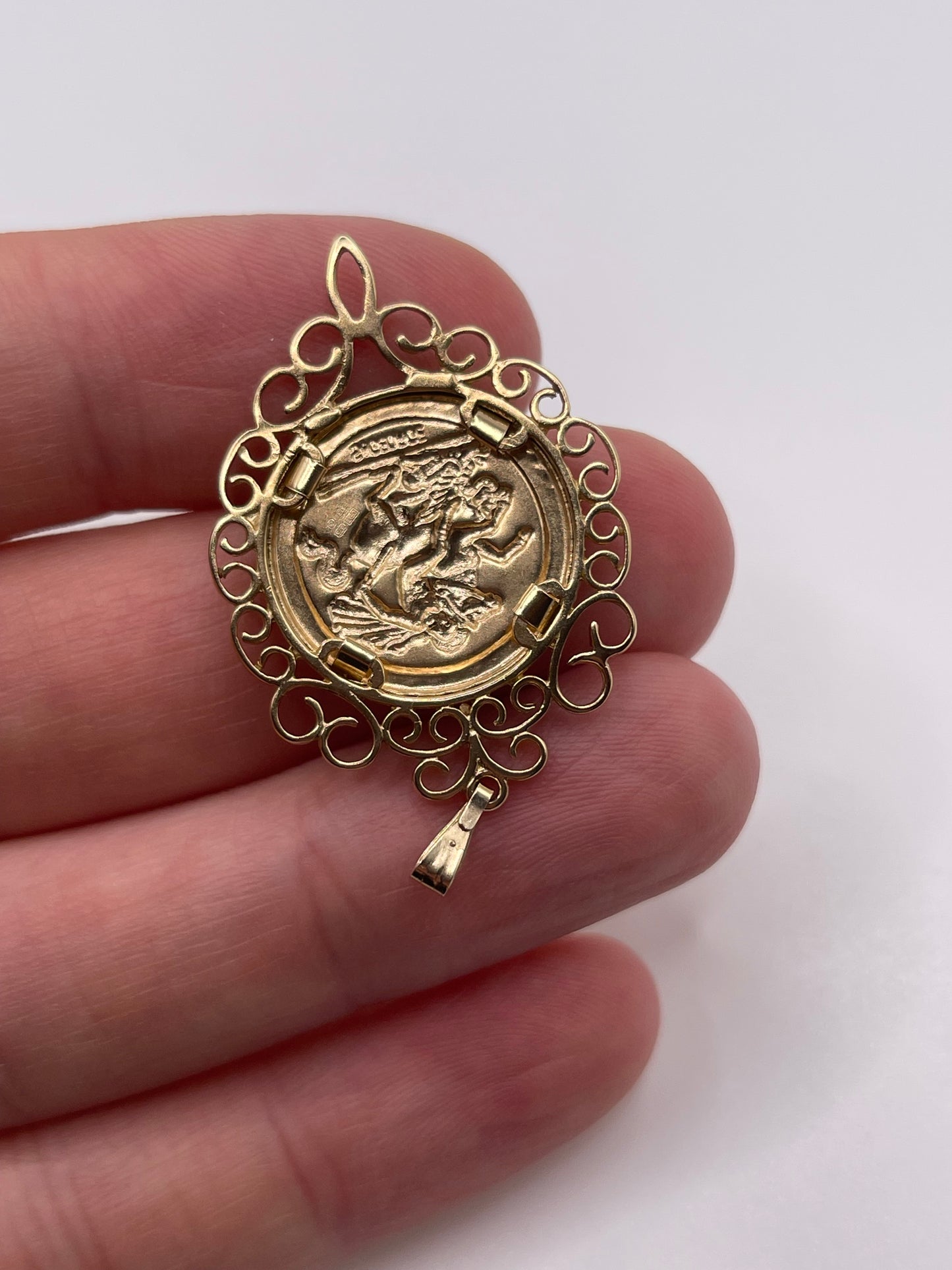 9ct gold St George medallion pendant