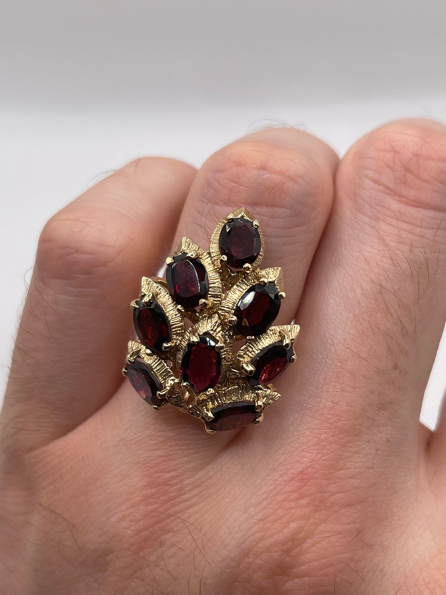 9ct gold garnet cluster ring