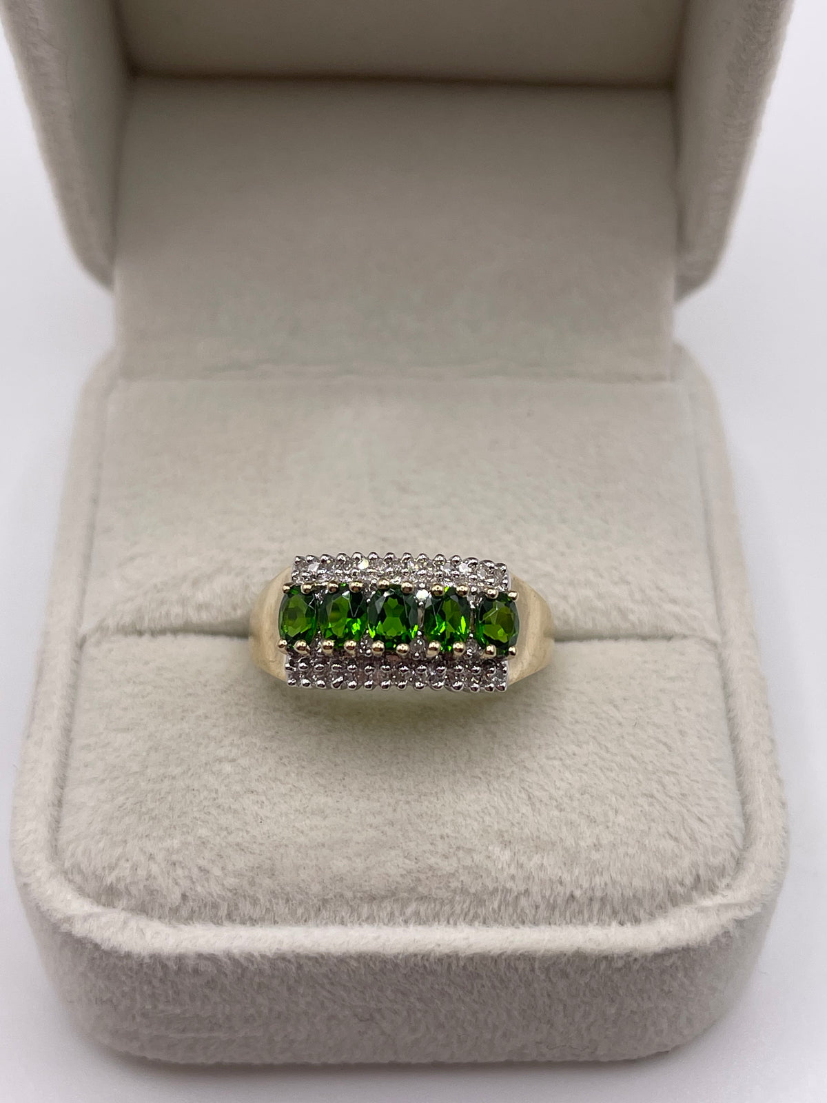 9ct gold diopside and diamond ring