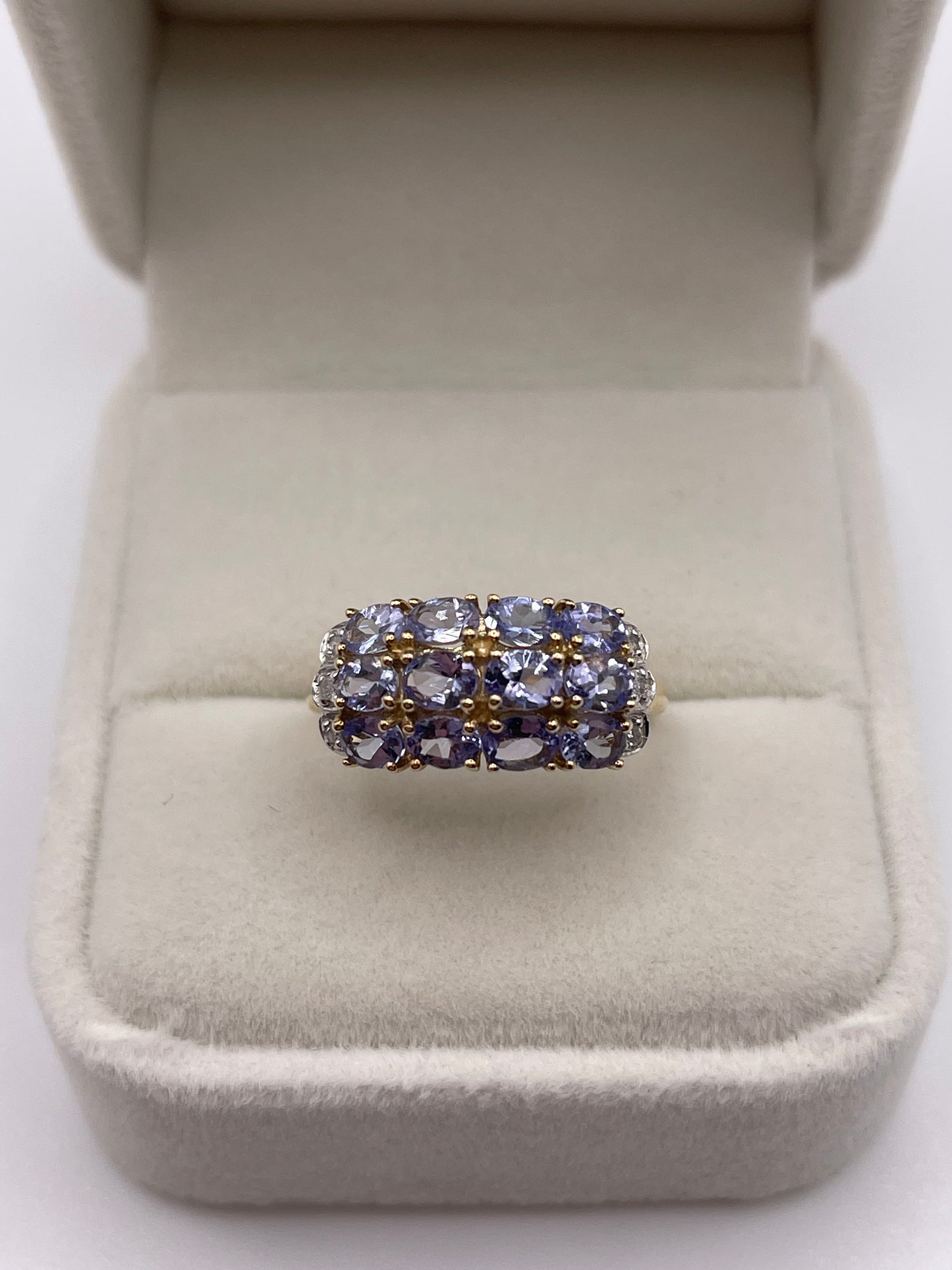 9ct gold tanzanite and diamond cluster ring