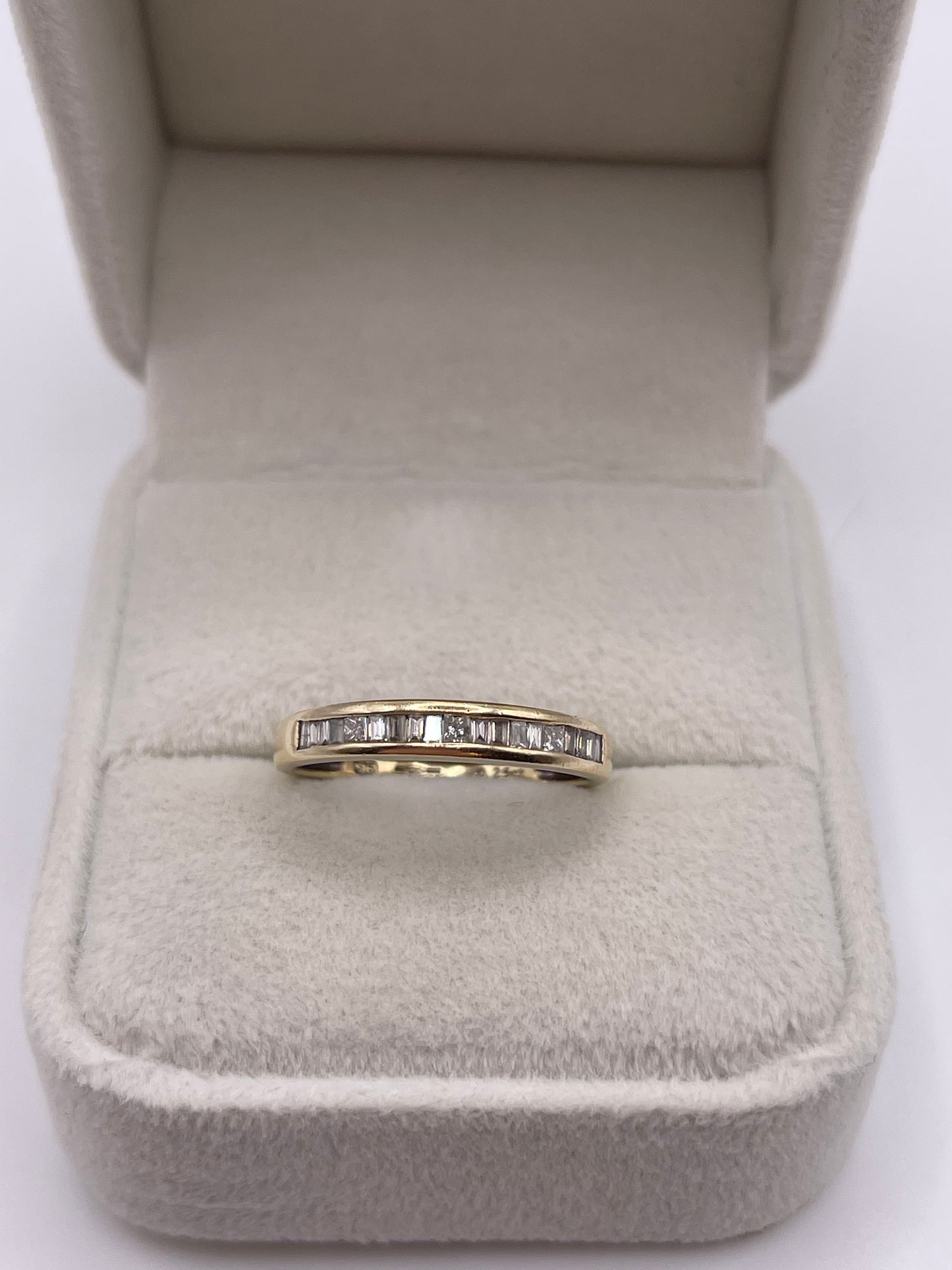9ct gokd diamond ring