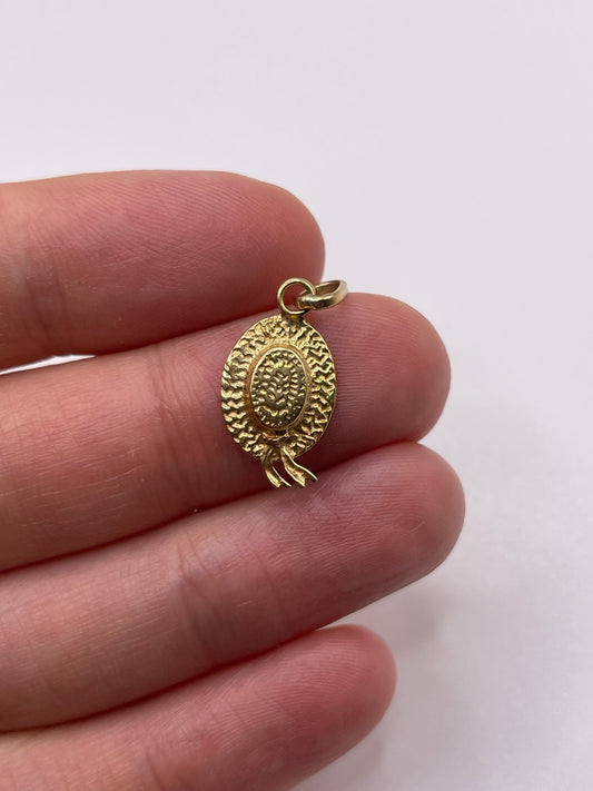 18ct gold hat charm