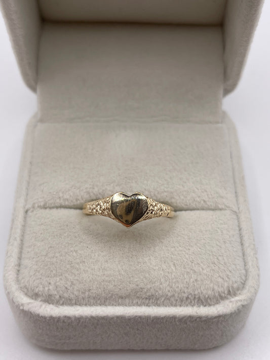 9ct gold heart signet ring