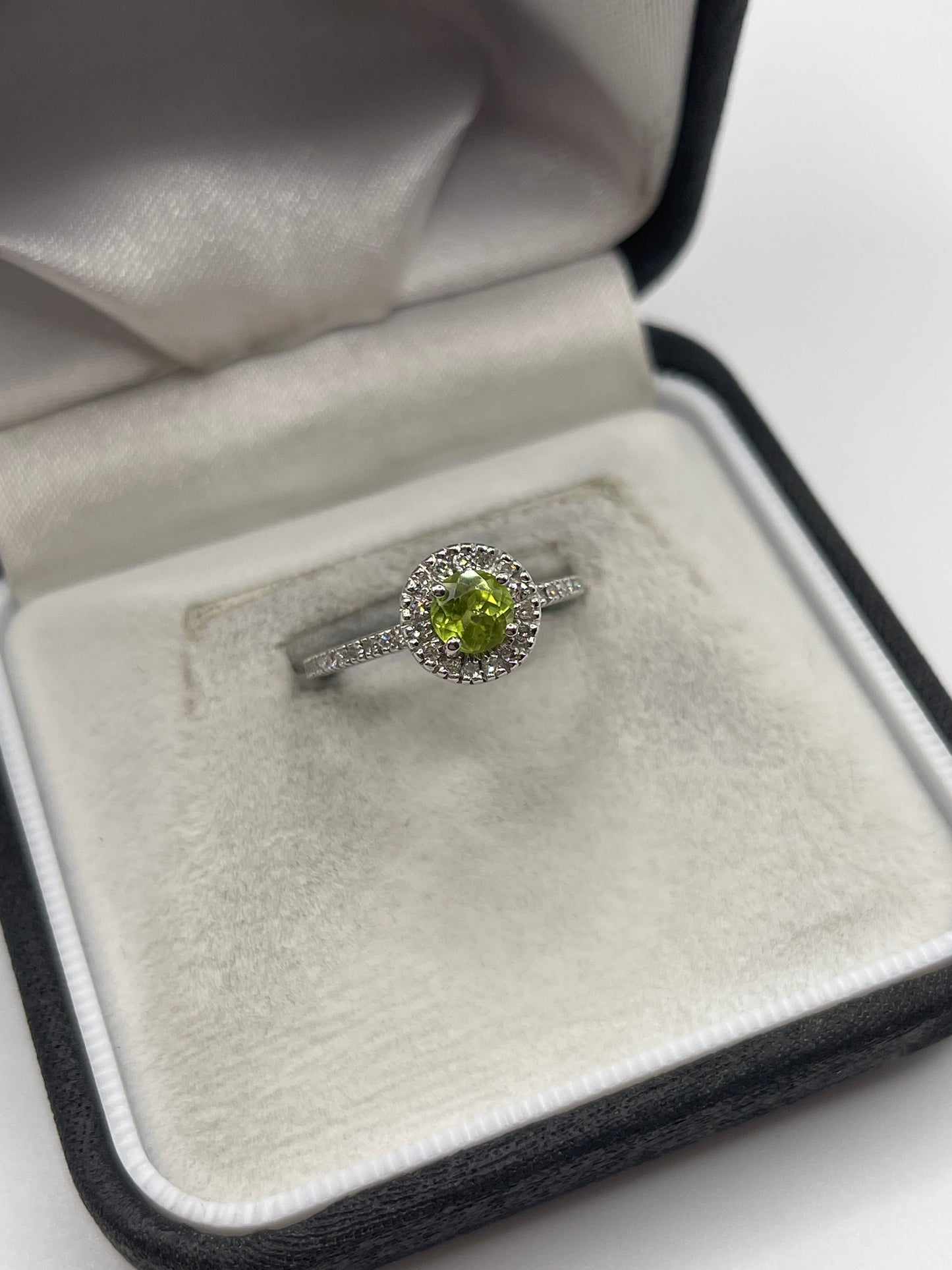 9ct white gold peridot and diamond ring
