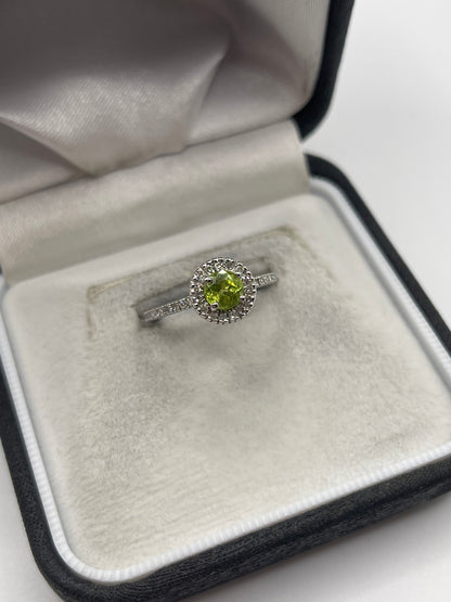 9ct white gold peridot and diamond ring